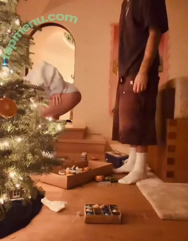 Selena Gomez nude photo #0465 (Selena / selena.gomez / selenagomez)