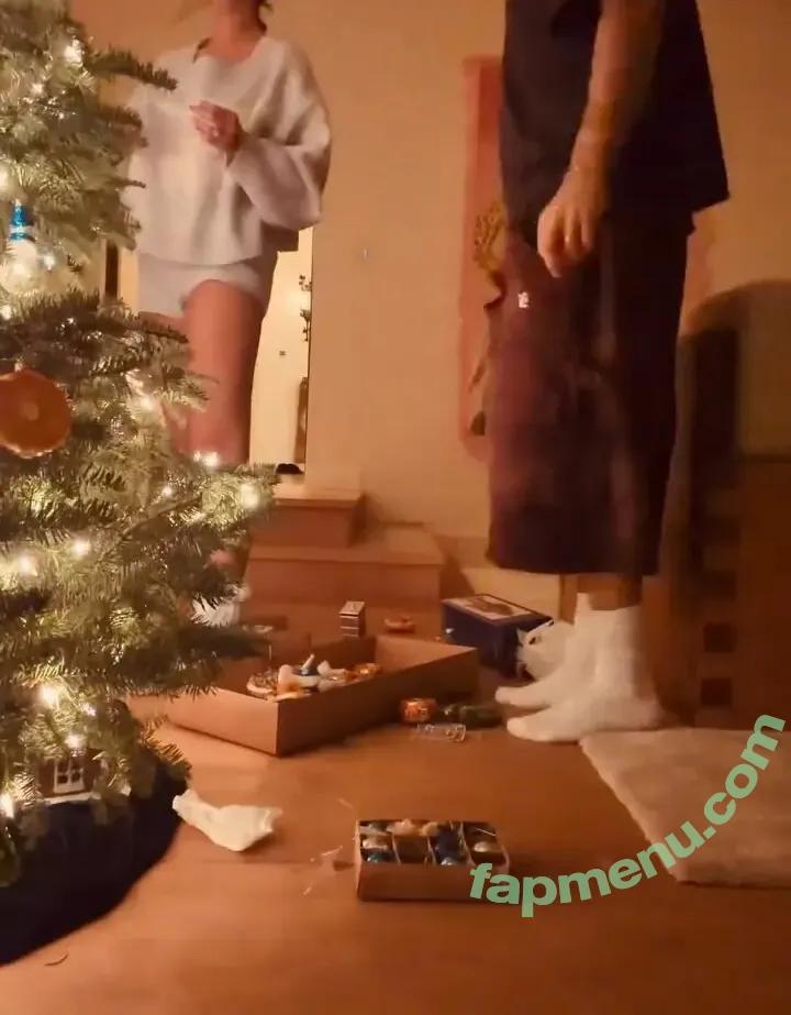 Selena Gomez nude photo #0466 (Selena / selena.gomez / selenagomez)