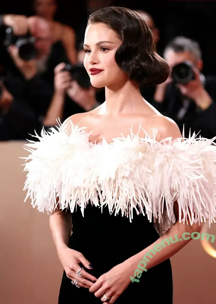 Selena Gomez nude photo #0515 (Selena / selena.gomez / selenagomez)