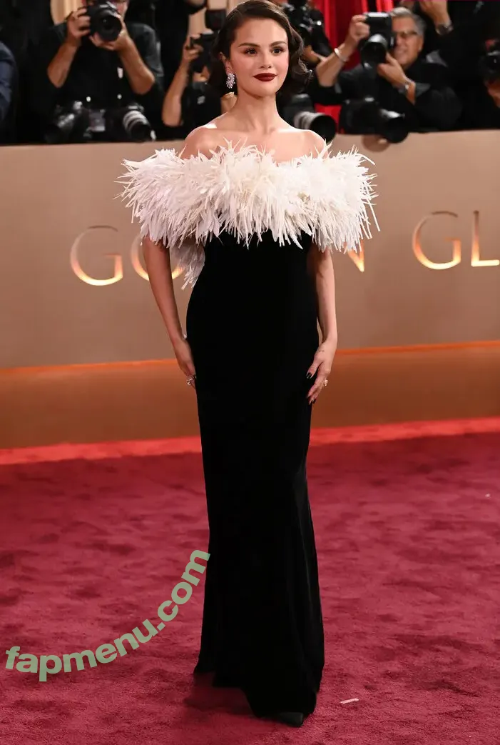 Selena Gomez nude photo #0529 (Selena / selena.gomez / selenagomez)