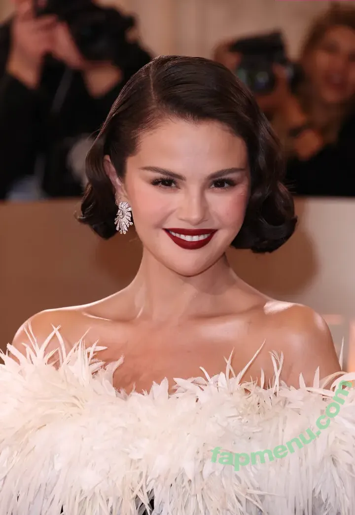 Selena Gomez nude photo #0547 (Selena / selena.gomez / selenagomez)