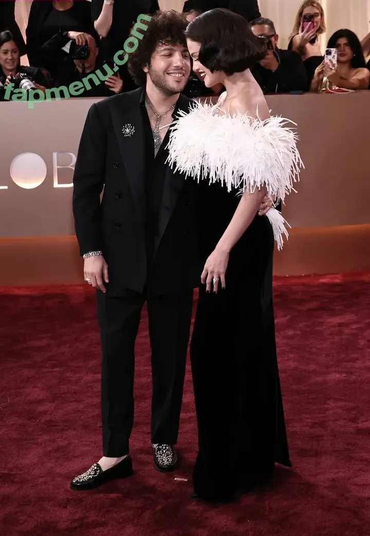 Selena Gomez nude photo #0556 (Selena / selena.gomez / selenagomez)