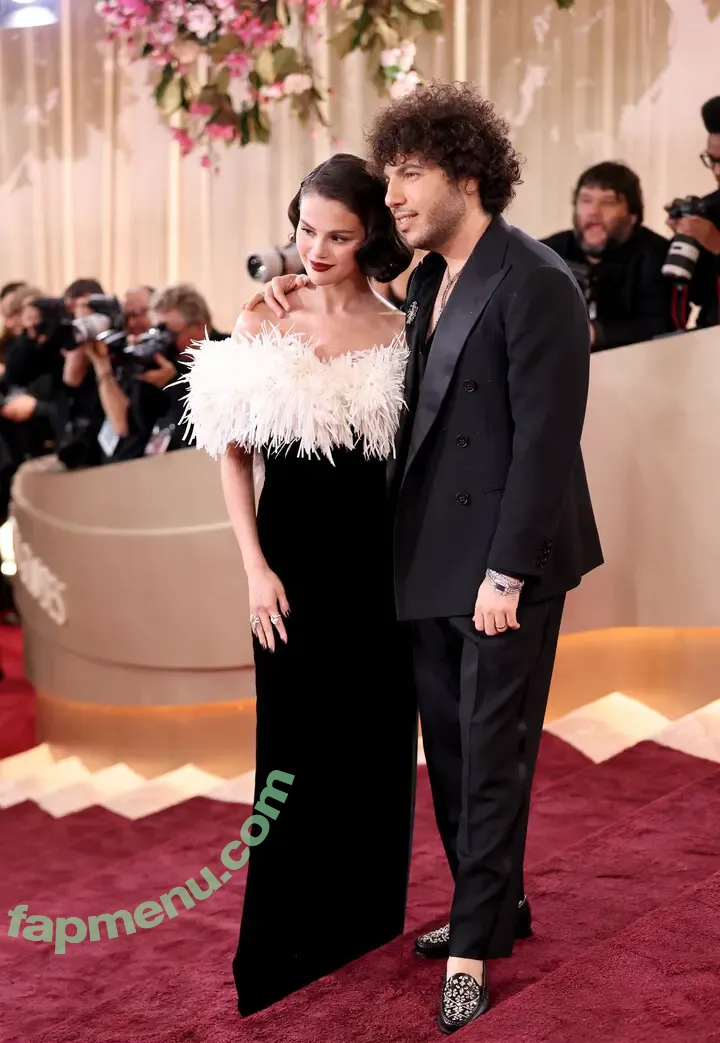 Selena Gomez nude photo #0564 (Selena / selena.gomez / selenagomez)