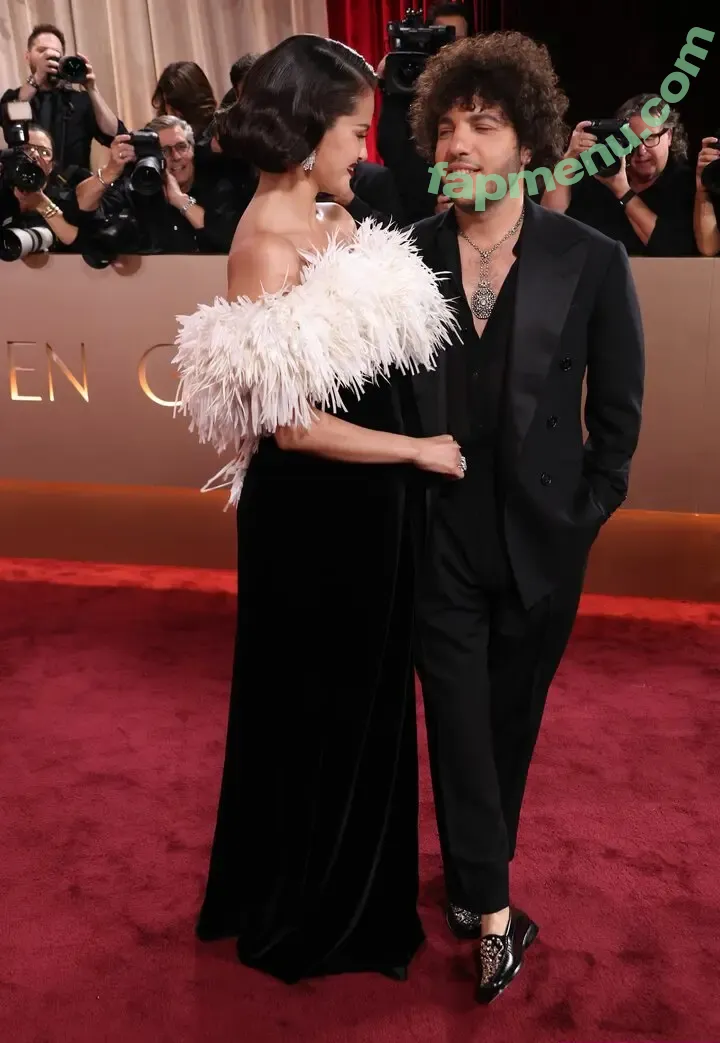 Selena Gomez nude photo #0572 (Selena / selena.gomez / selenagomez)