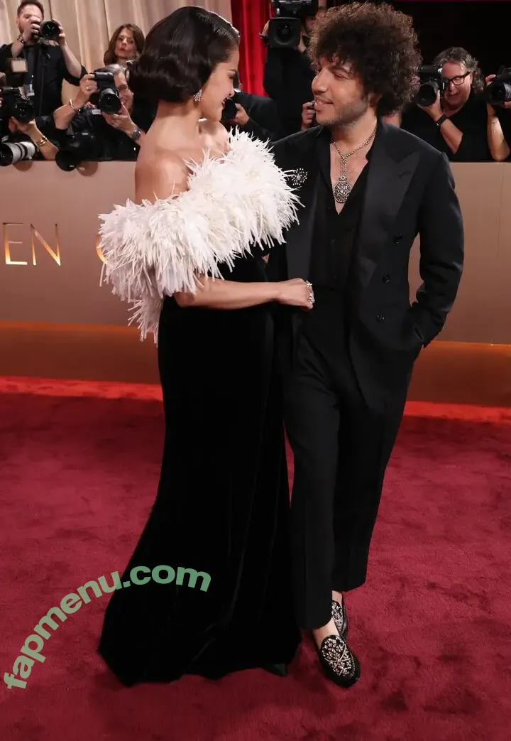 Selena Gomez nude photo #0573 (Selena / selena.gomez / selenagomez)