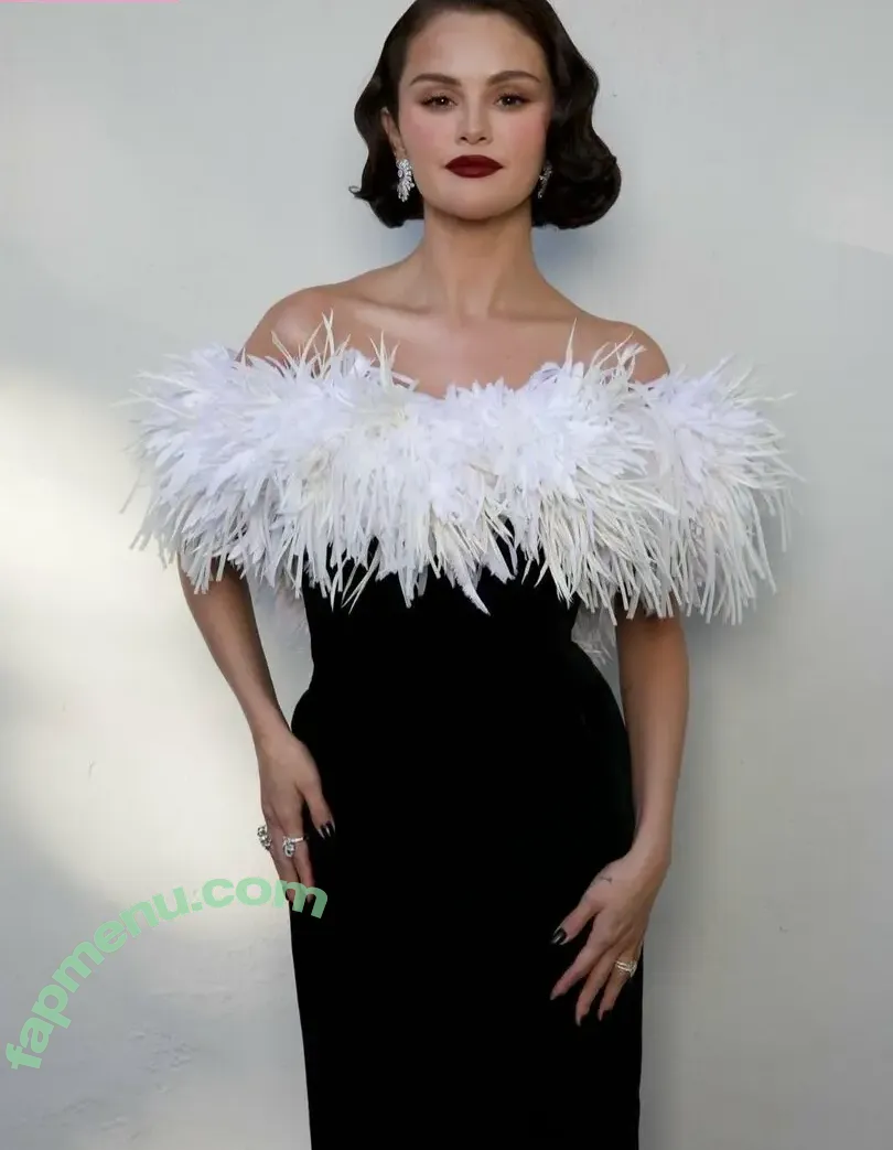 Selena Gomez nude photo #0577 (Selena / selena.gomez / selenagomez)