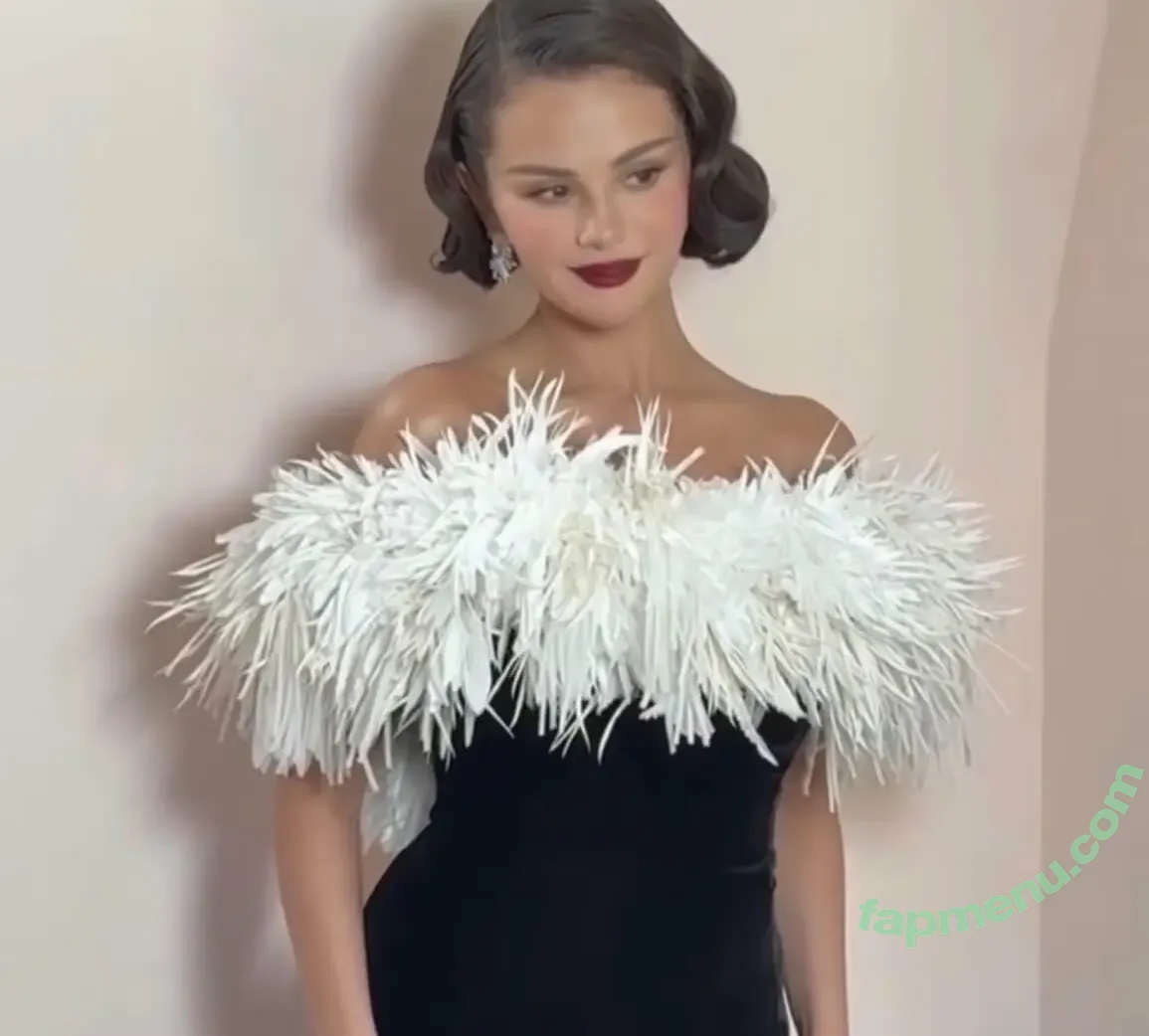 Selena Gomez nude photo #0579 (Selena / selena.gomez / selenagomez)