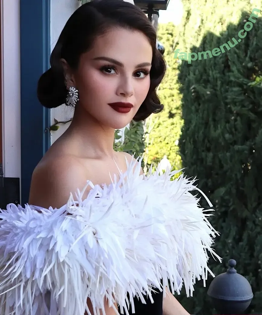 Selena Gomez nude photo #0582 (Selena / selena.gomez / selenagomez)
