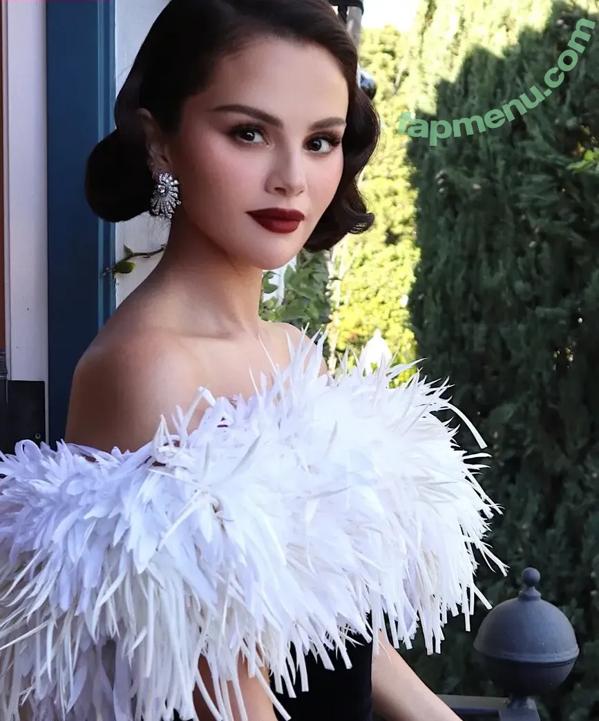 Selena Gomez nude photo #0586 (Selena / selena.gomez / selenagomez)