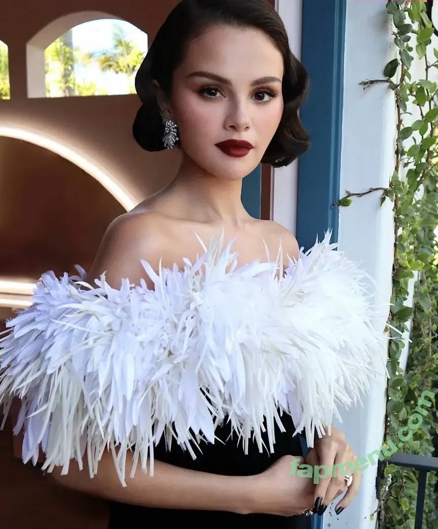 Selena Gomez nude photo #0588 (Selena / selena.gomez / selenagomez)