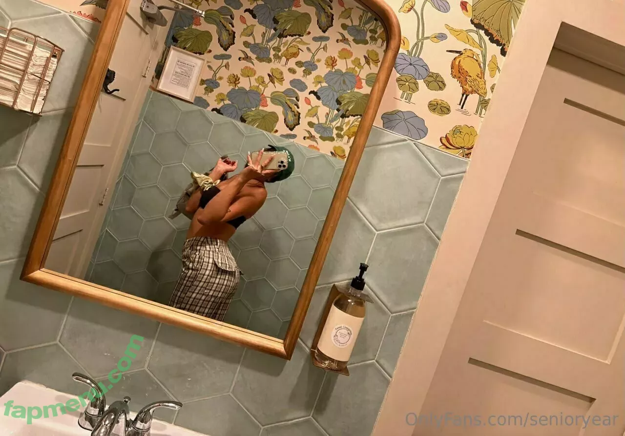 senioryear nude photo #1050 (Alexis / senioryearnetflix)