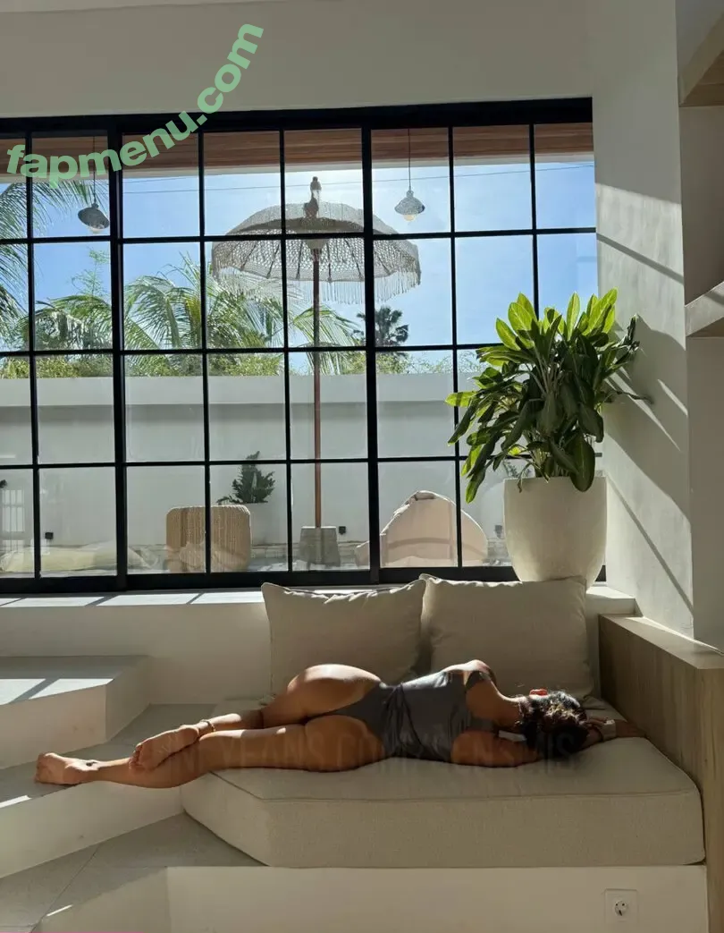 sensmis nude photo #0044 (feetsensmiss)
