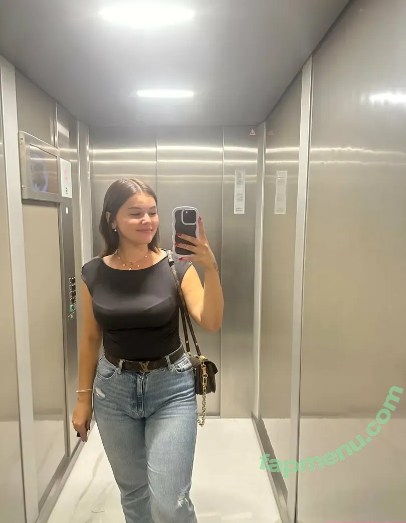 sensualjulia nude photo #0003 (julia.laurenx)