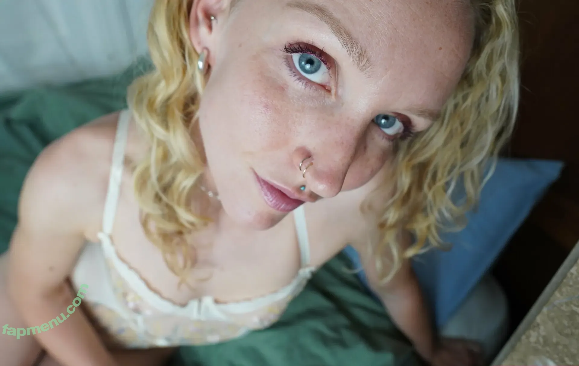 serafinasky nude photo #0002 (serafina.sky)