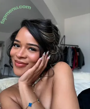 Serayah nude photo #0016