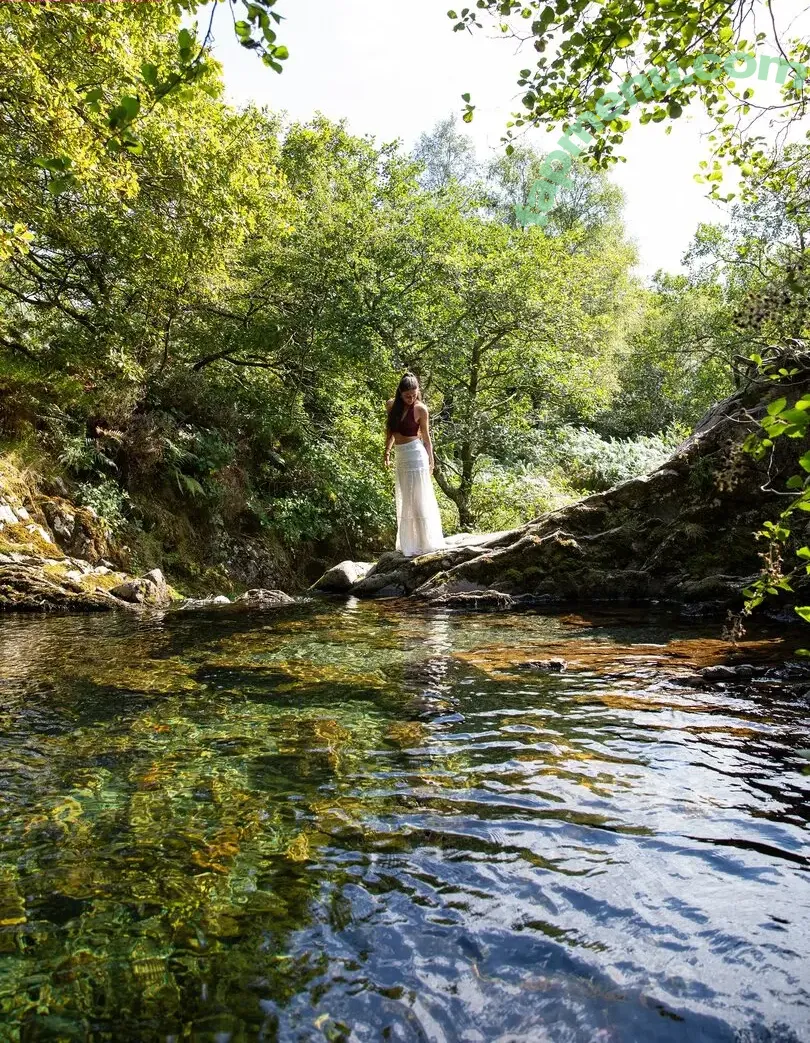 Seren Hawley Plows nude photo #0004 (Hedgerow Healing / Hedgerow_healing)