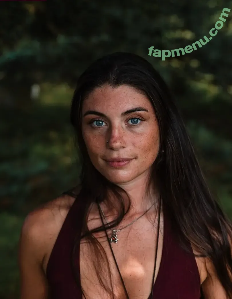 Seren Hawley Plows nude photo #0006 (Hedgerow Healing / Hedgerow_healing)