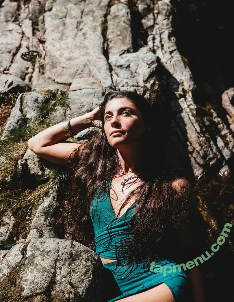 Seren Hawley Plows nude photo #0010 (Hedgerow Healing / Hedgerow_healing)