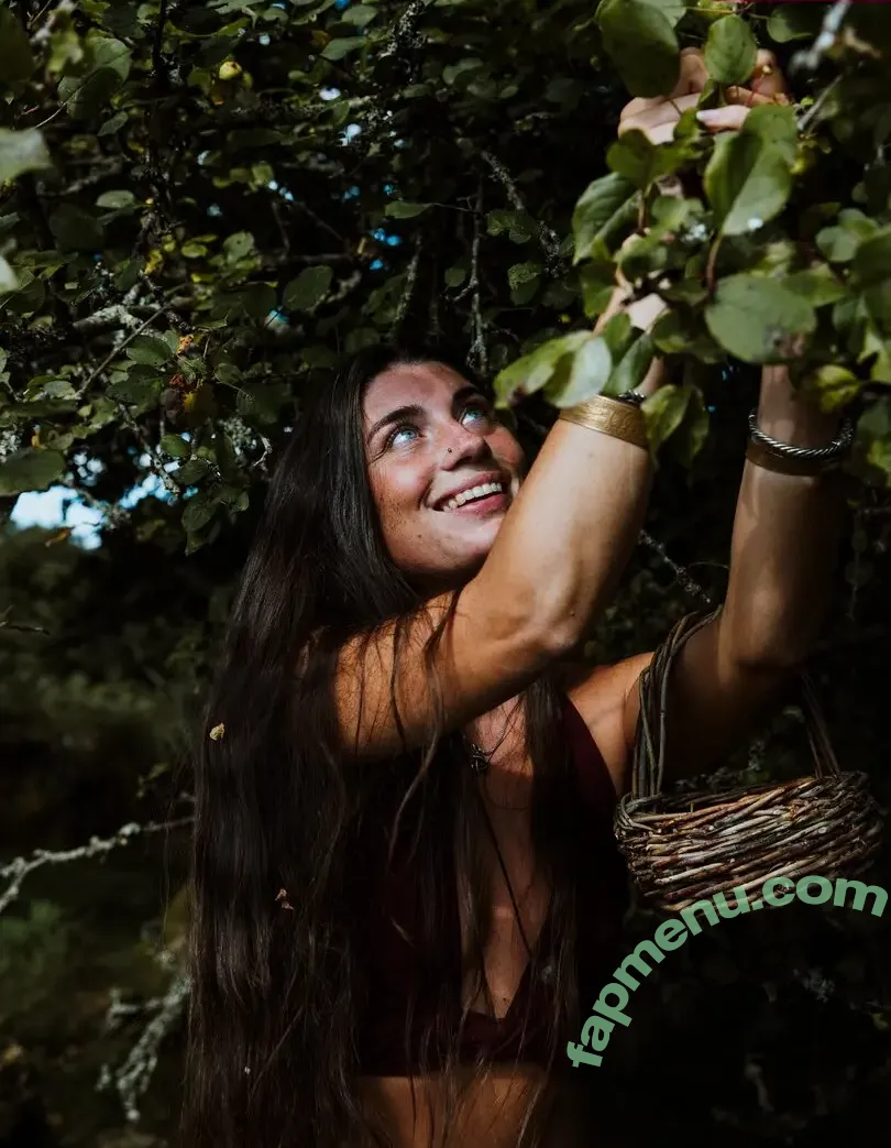 Seren Hawley Plows nude photo #0013 (Hedgerow Healing / Hedgerow_healing)