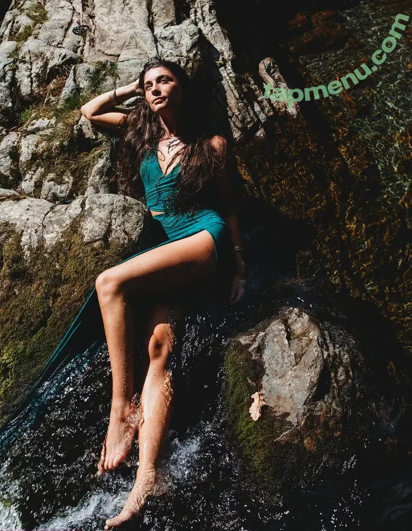 Seren Hawley Plows nude photo #0015 (Hedgerow Healing / Hedgerow_healing)