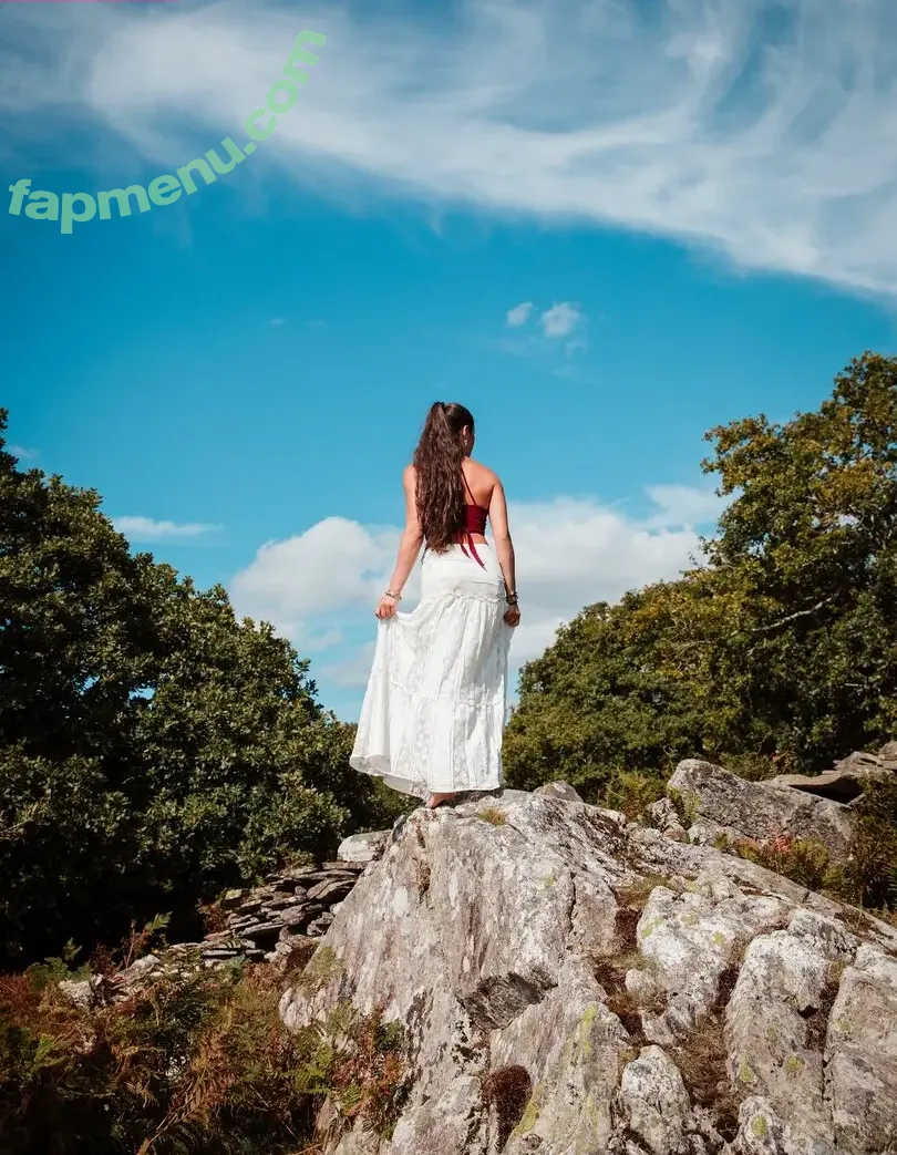 Seren Hawley Plows nude photo #0016 (Hedgerow Healing / Hedgerow_healing)