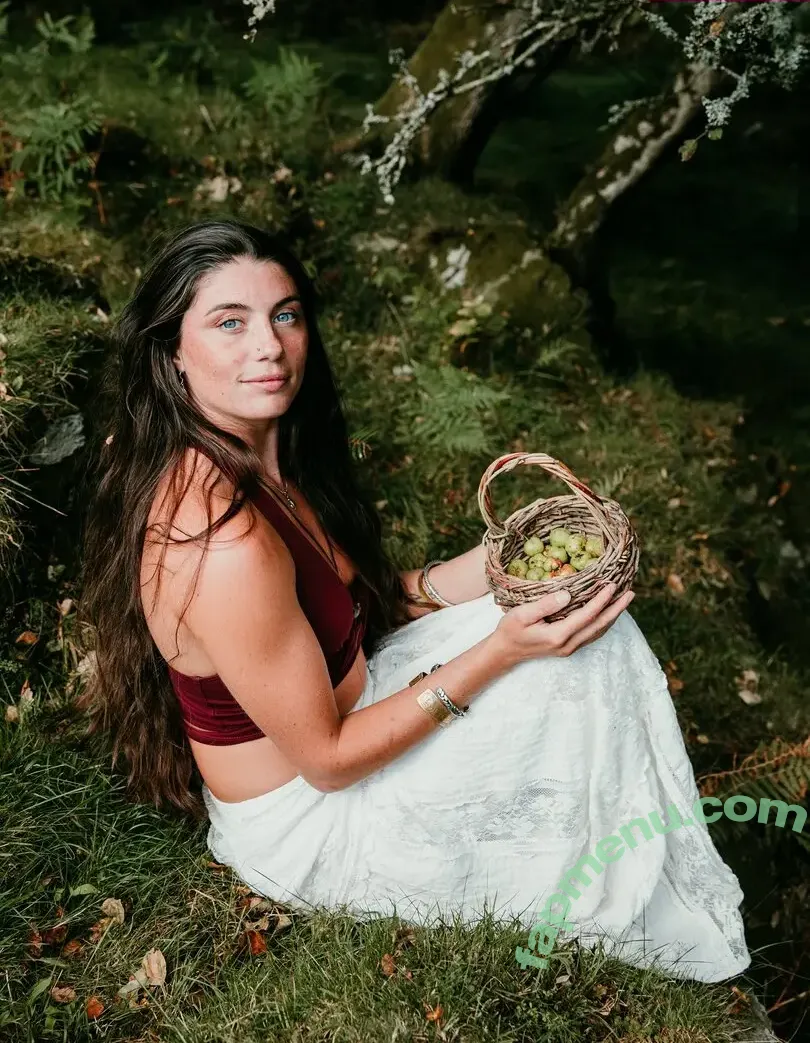 Seren Hawley Plows nude photo #0020 (Hedgerow Healing / Hedgerow_healing)