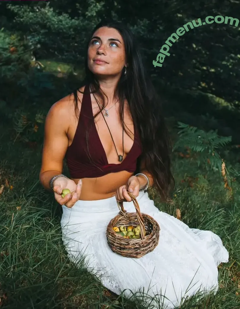 Seren Hawley Plows nude photo #0021 (Hedgerow Healing / Hedgerow_healing)