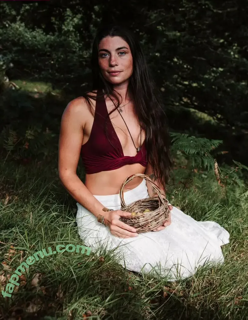 Seren Hawley Plows nude photo #0022 (Hedgerow Healing / Hedgerow_healing)