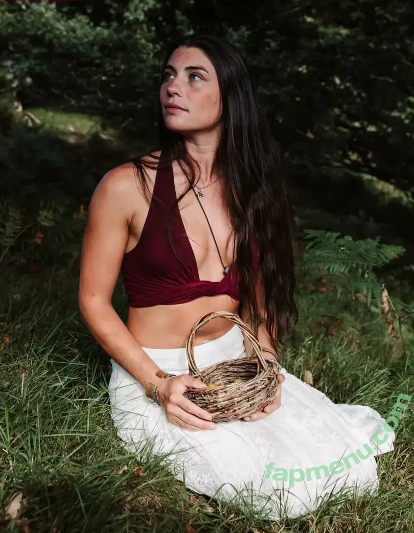 Seren Hawley Plows nude photo #0023 (Hedgerow Healing / Hedgerow_healing)