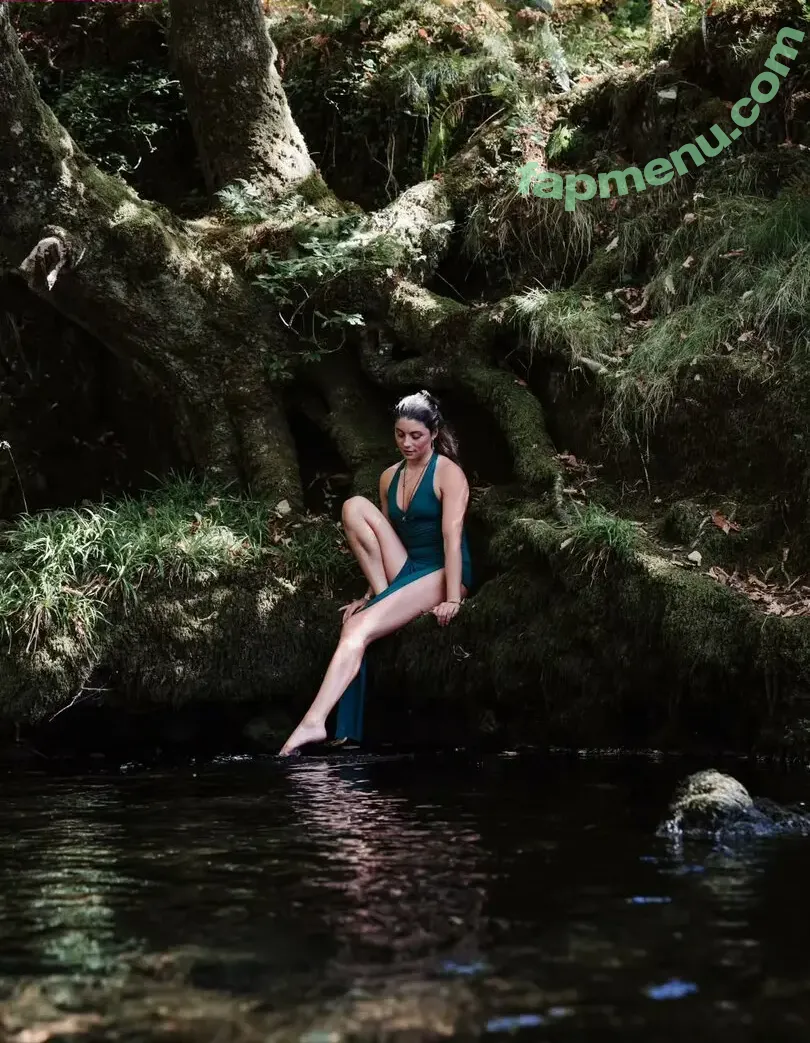 Seren Hawley Plows nude photo #0026 (Hedgerow Healing / Hedgerow_healing)