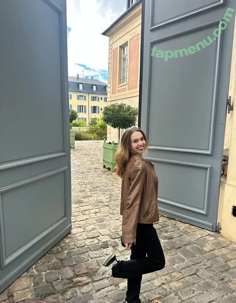 Serena Skybourne nude photo #0150 (SerenaSkybourne / Serena_Sky1 / serena.00)