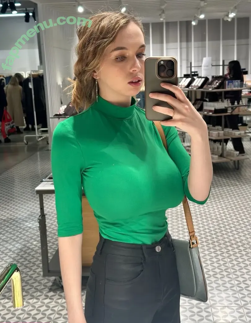 Serena Skybourne nude photo #0334 (SerenaSkybourne / Serena_Sky1 / serena.00)