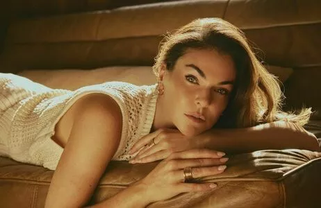 Serinda Swan / serindaswan nude photo #0135