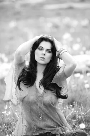 Serinda Swan / serindaswan nude photo #0136