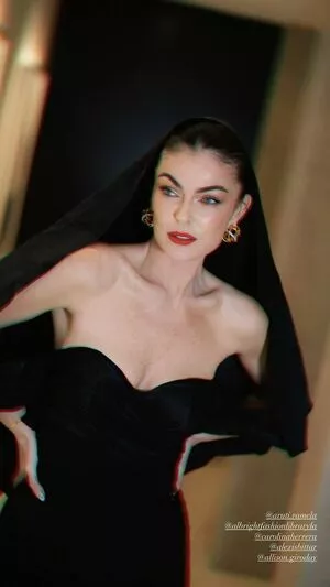 Serinda Swan / serindaswan nude photo #0158