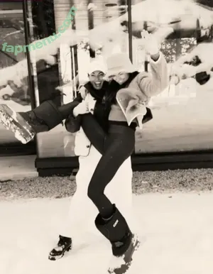 Serinda Swan / serindaswan nude photo #0785