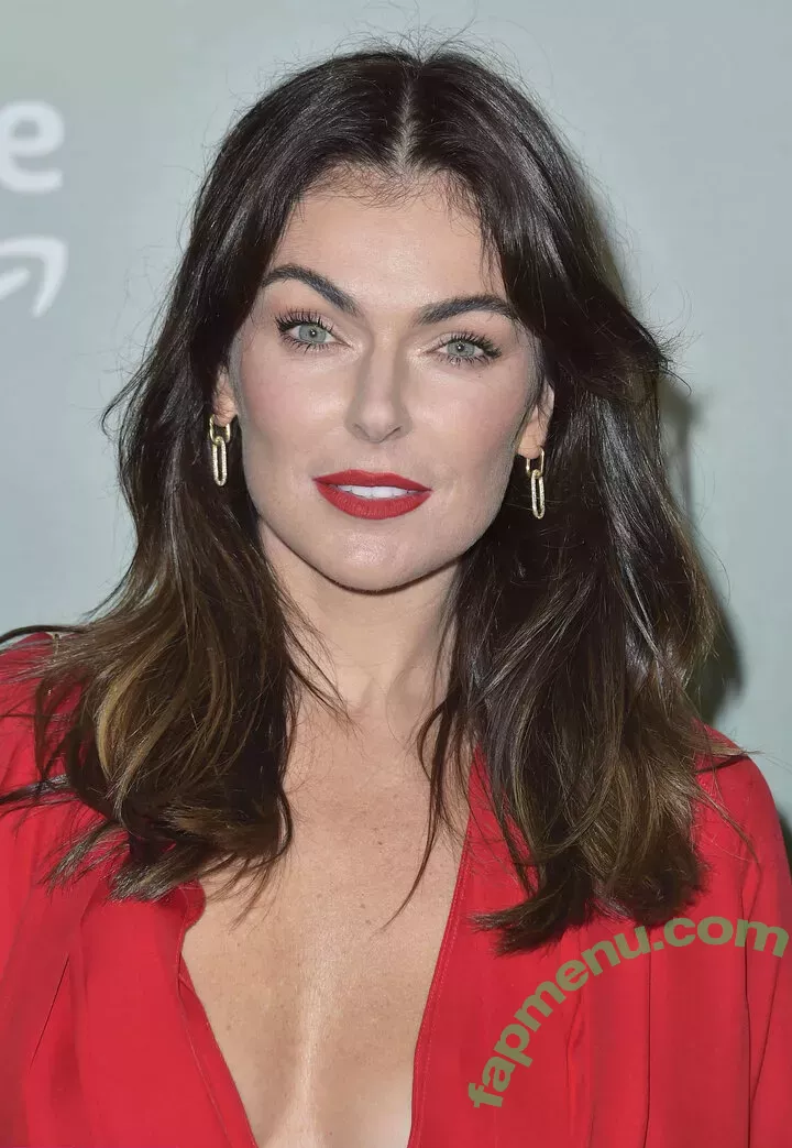 Serinda Swan nude photo #0058 (serindaswan)