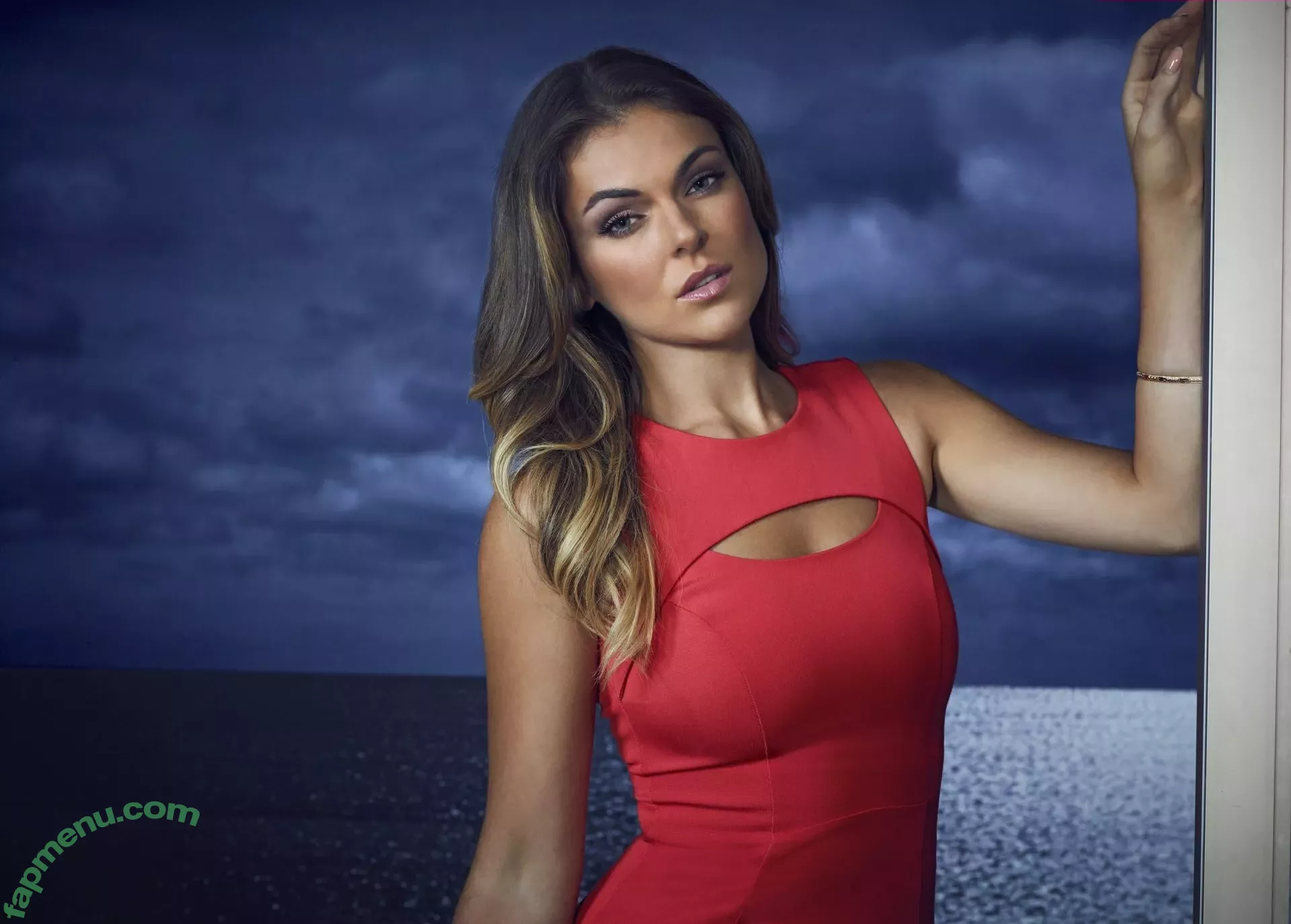 Serinda Swan nude photo #0117 (serindaswan)