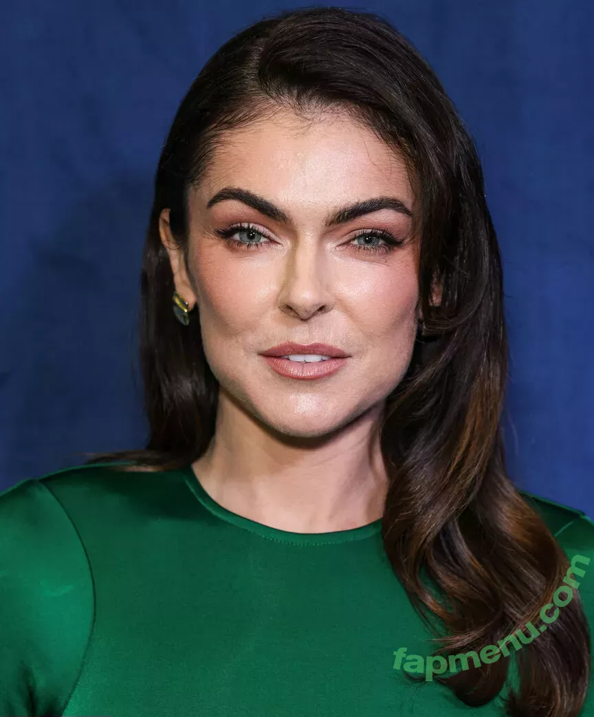 Serinda Swan nude photo #0141 (serindaswan)