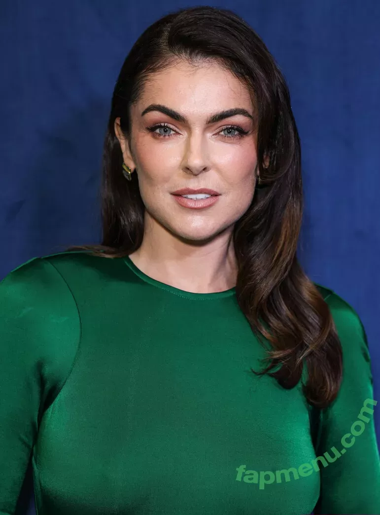 Serinda Swan nude photo #0145 (serindaswan)