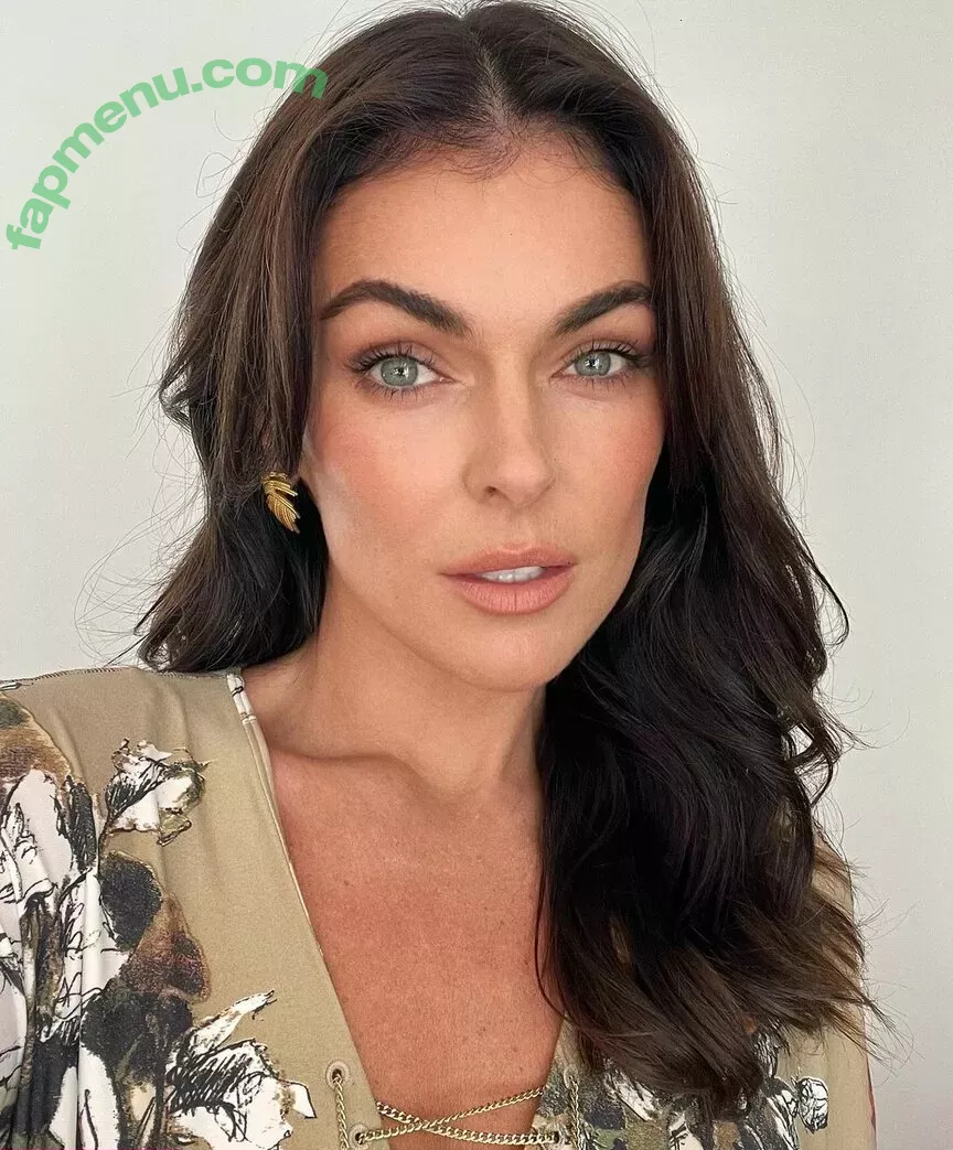 Serinda Swan nude photo #0374 (serindaswan)