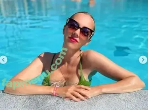 Sexy Julia / einfachechtjulia / sexyjulia.unfiltered nude photo #0003