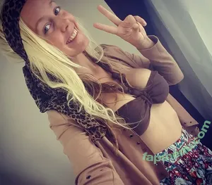 Sexy Julia / einfachechtjulia / sexyjulia.unfiltered nude photo #0094