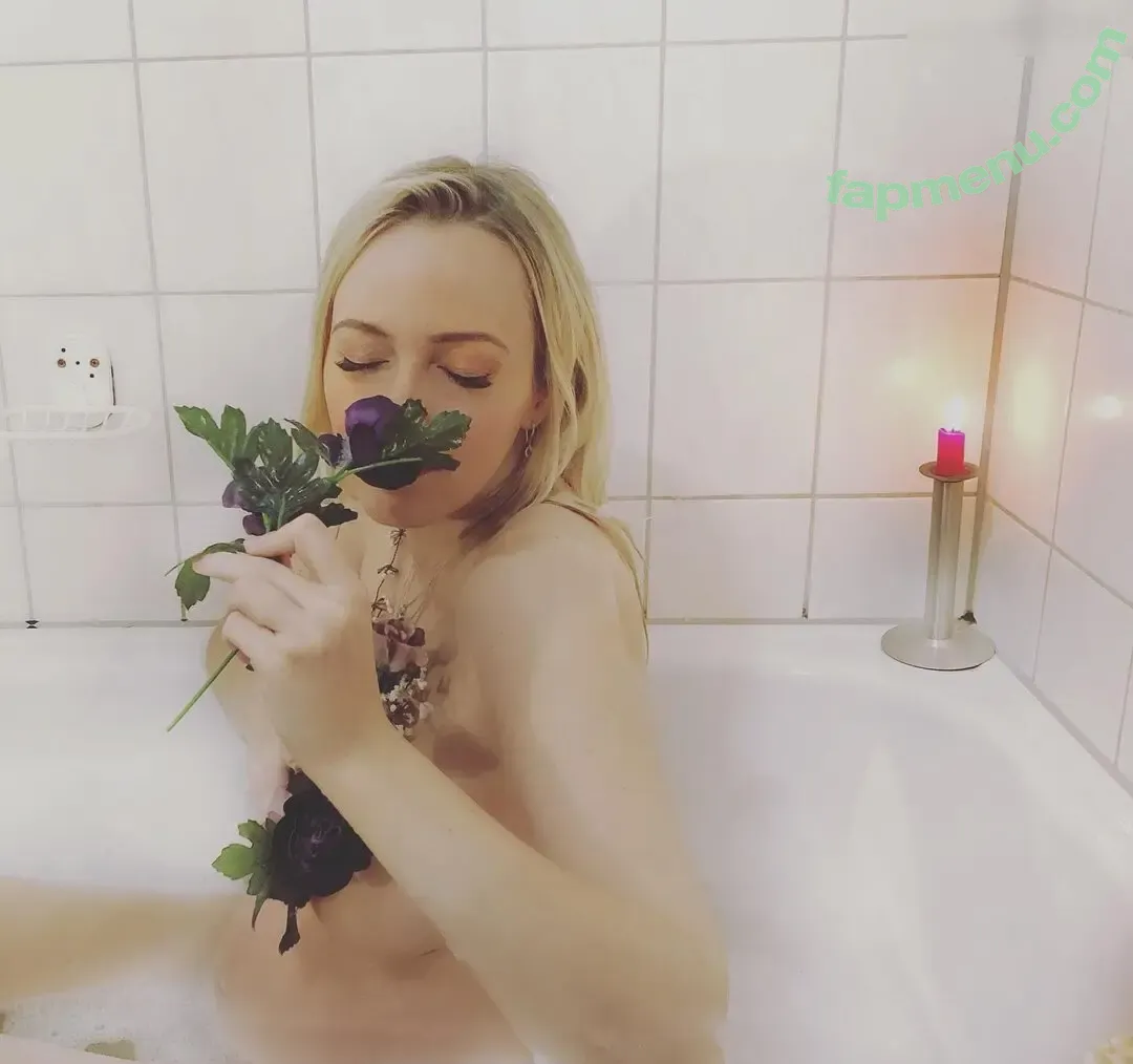 Sexy Julia nude photo #0058 (einfachechtjulia / sexyjulia.unfiltered)