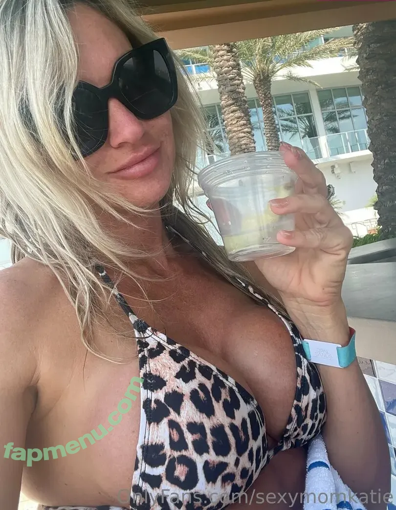 sexymomkatie nude photo #0002 (thatmomkatie_)