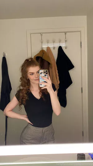 sexyredinbed / throwanitback nude photo #0061