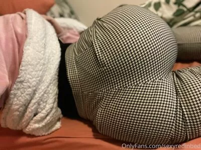 sexyredinbed / throwanitback nude photo #0062