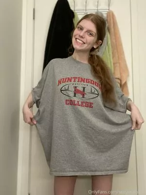 sexyredinbed / throwanitback nude photo #0368