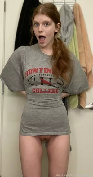 sexyredinbed / throwanitback nude photo #0369