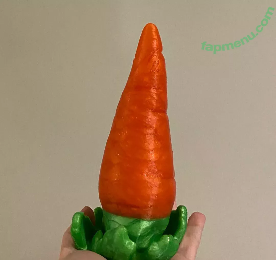 sexyredinbed nude photo #0342 (throwanitback)